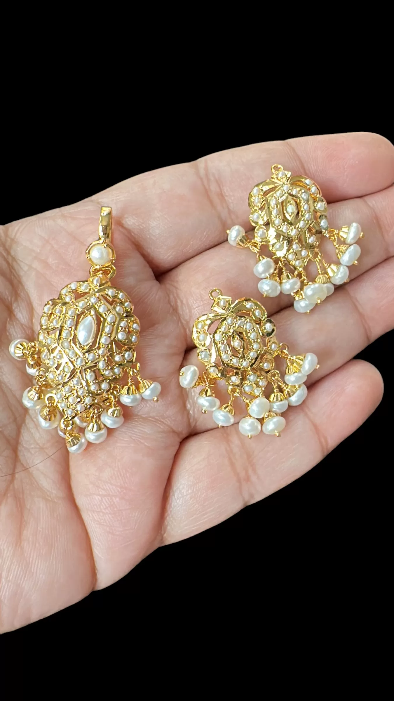 Gold plated jadau silver pendant set in fresh water pearls  ( READY TO SHIP )